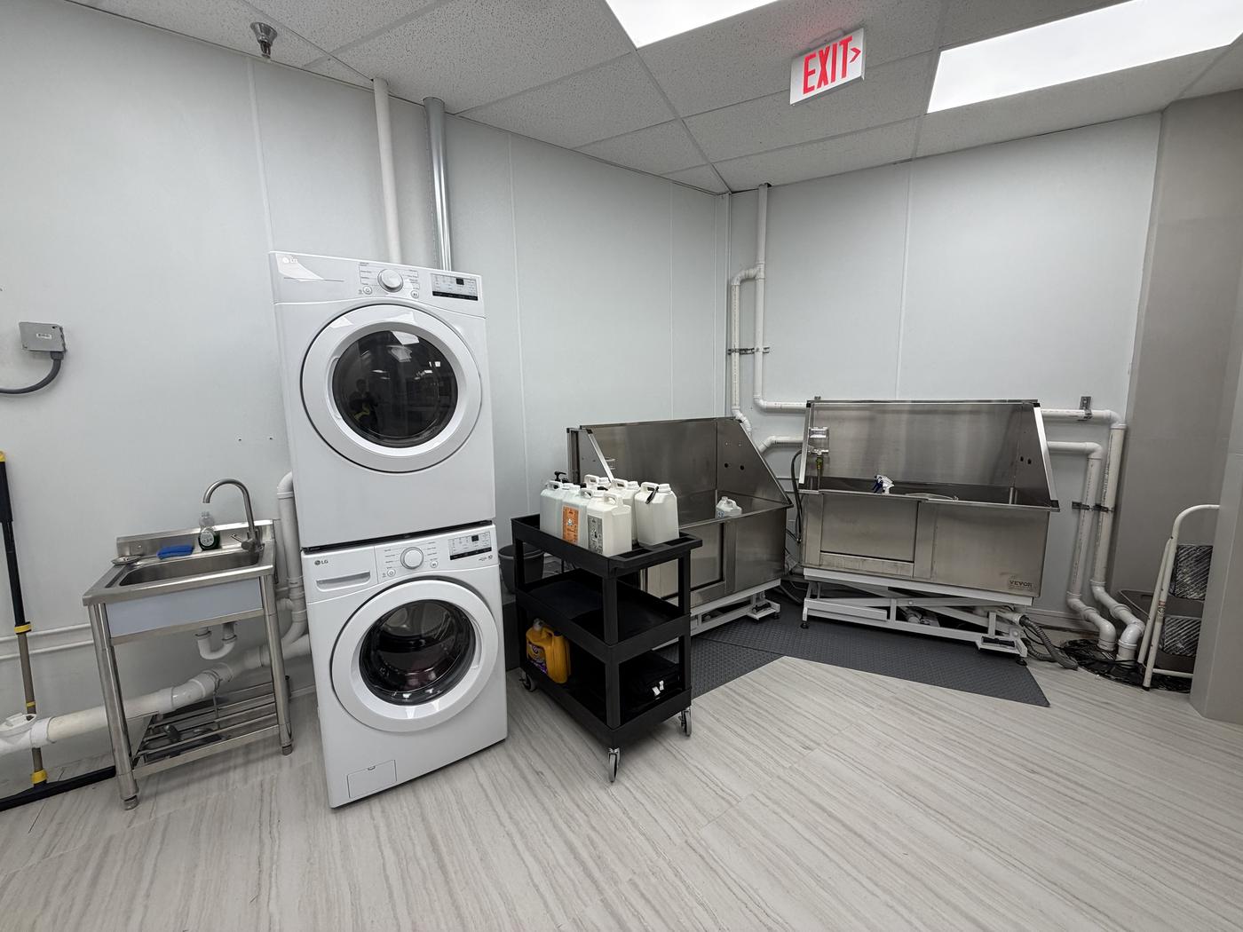 Stainless steel bathing tubs and on-site laundry